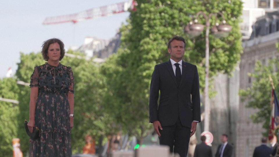 Emmanuel Macron à l'Arc de Triomphe au son du God save the Queen