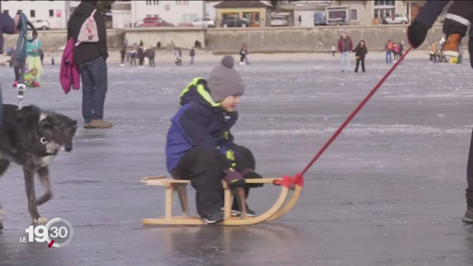 Les Romands se sont déplacés en nombre pour profiter du lac de Joux gelé