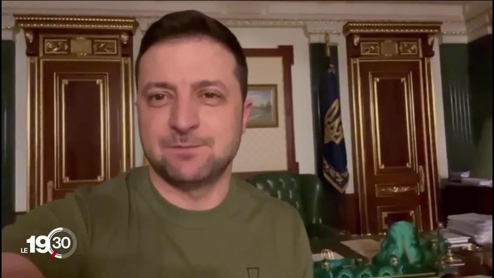 Très présent sur le terrain médiatique, le président ukrainien Volodymyr Zelensky lutte pour sa survie et pour le soutien de l’Occident