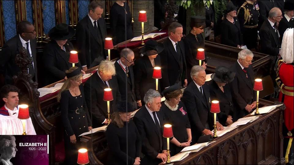 Deux minutes de silence pour la reine