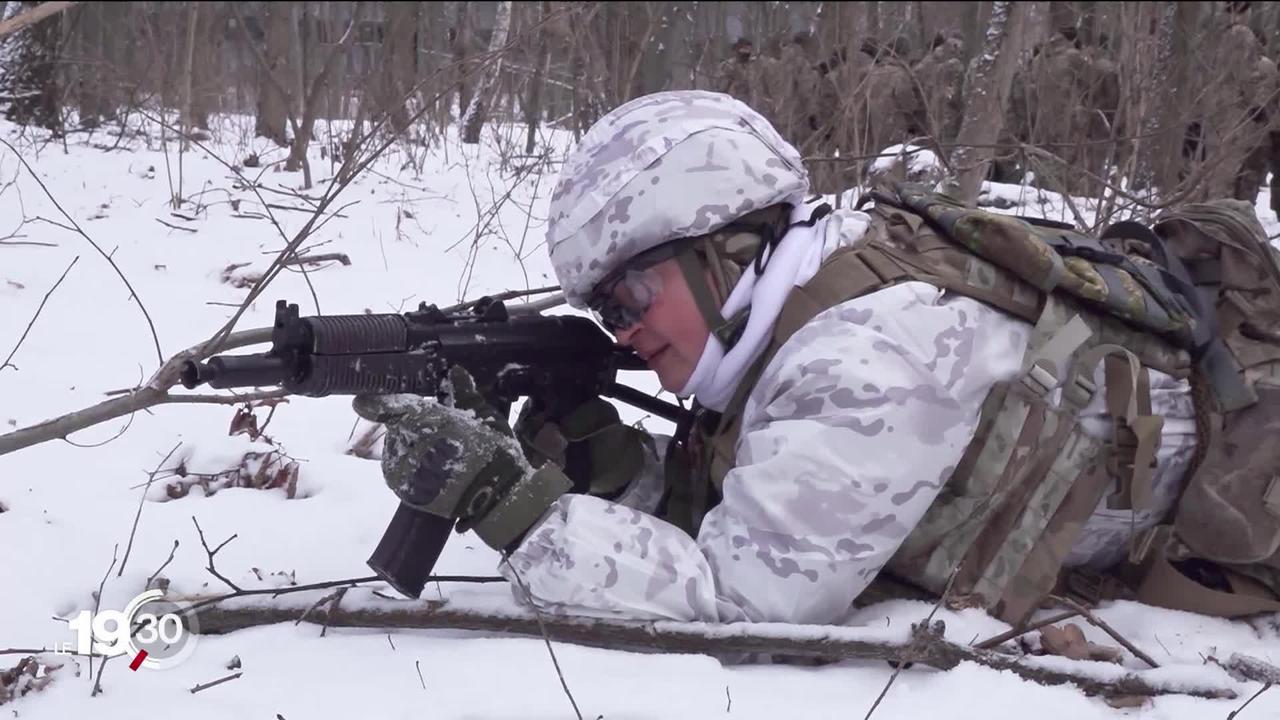 En Ukraine, les unités de volontaires civils s’entraînent pour pouvoir renforcer l’armée régulière en cas d’offensive russe