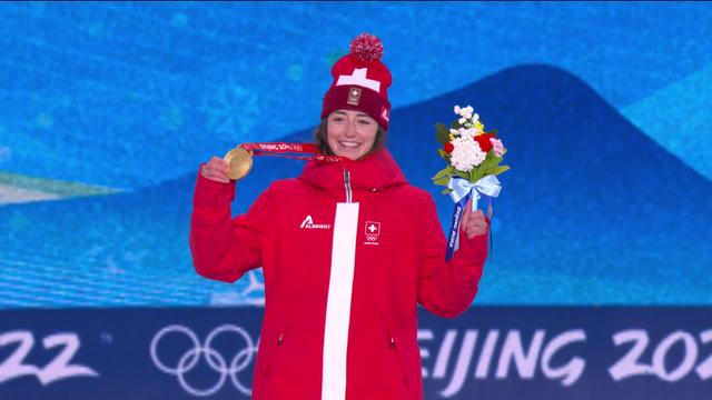 Freeski slopestyle dames: Mathilde Gremaud reçoit sa médaille d’or!