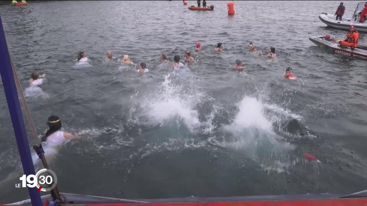 Les 4000 participants de la traditionnelle Coupe de Noël à Genève se sont jetés dans le lac