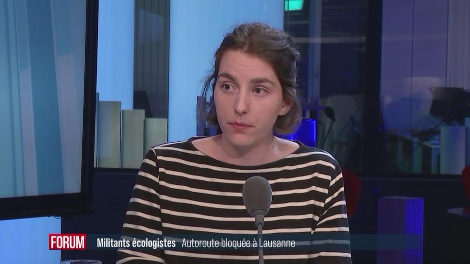 Des activistes du climat bloquent brièvement l'autoroute au sud de Lausanne: interview de Léa Zucchinetti