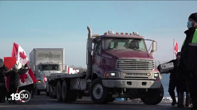 Depuis ce week-end, des centaines de chauffeurs routiers bloquent Ottawa, protestant contre la politique sanitaire canadienne