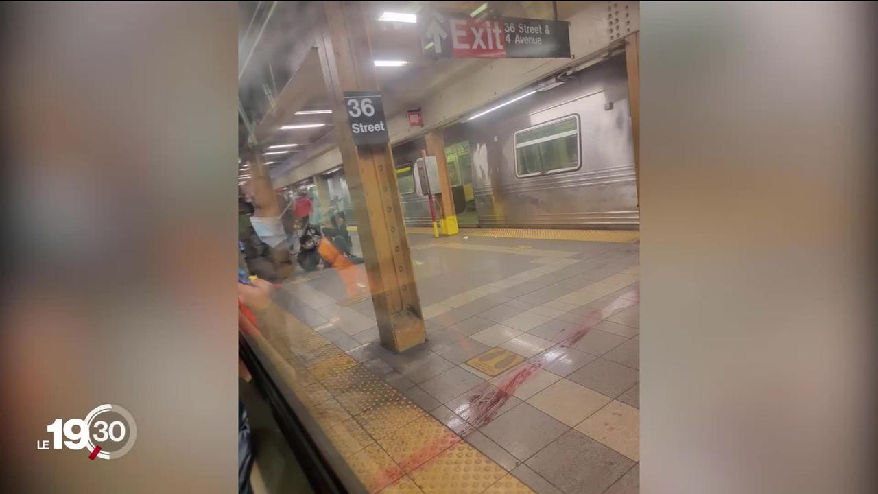 Au moins 16 blessés après des tirs dans le métro new-yorkais, des engins explosifs non déclenchés découverts