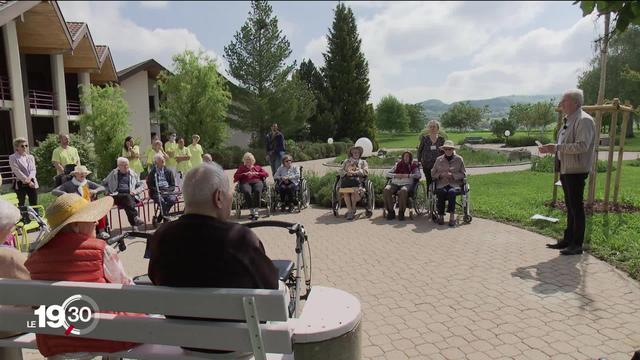 Un arbre du souvenir honore la mémoire des victimes du Covid-19 dans un EMS jurassien