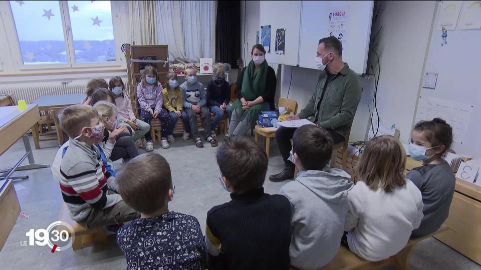 La rentrée s'est faite avec masque en primaire: dès la 3H dans le canton de Berne, dès la 5H dans le reste de la Suisse romande