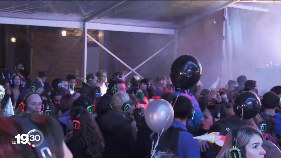 2'500 personnes se sont retrouvées au cœur de Lausanne pour participer à la traditionnelle "Silent Disco" du Nouvel An