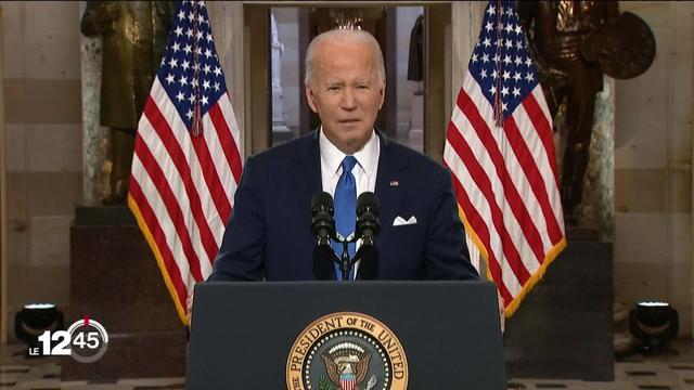 Aux États-Unis, un an après l’assaut du Capitole, le président Joe Biden fait un discours offensif et charge Donald Trump