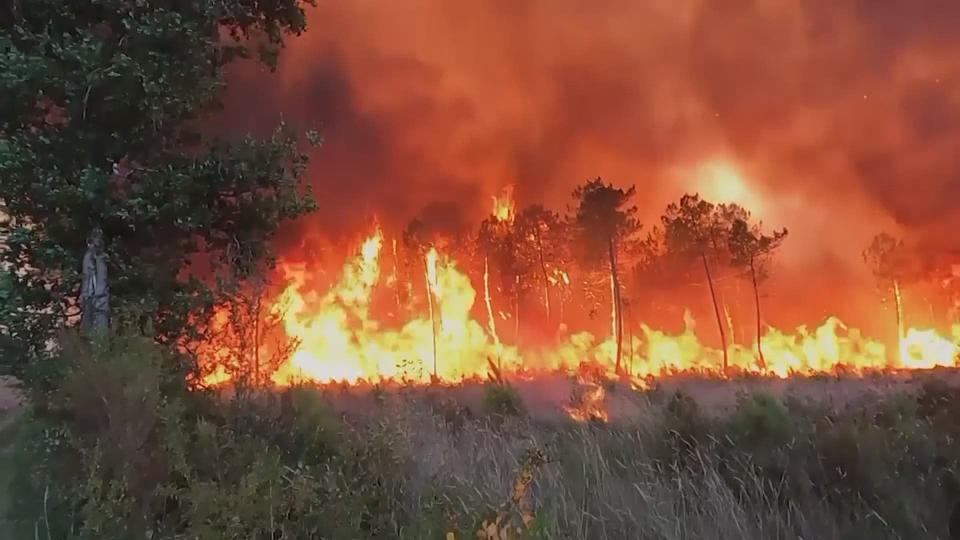 Les feux de forêt s'intensifient en Gironde et forcent des évacuations