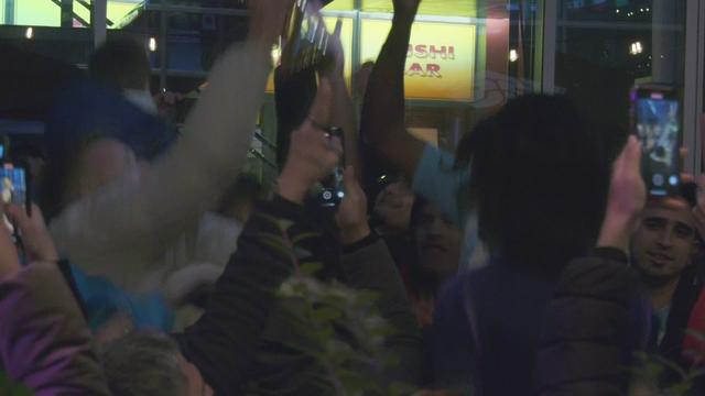 Les fans argentins fêtent la victoire à la Coupe du monde dans les rues de Lausanne