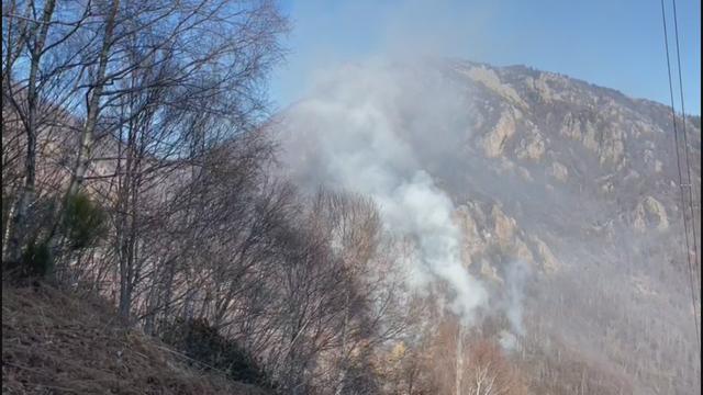 Un Canadair italien intervient au-dessus de Gambarogno au Tessin