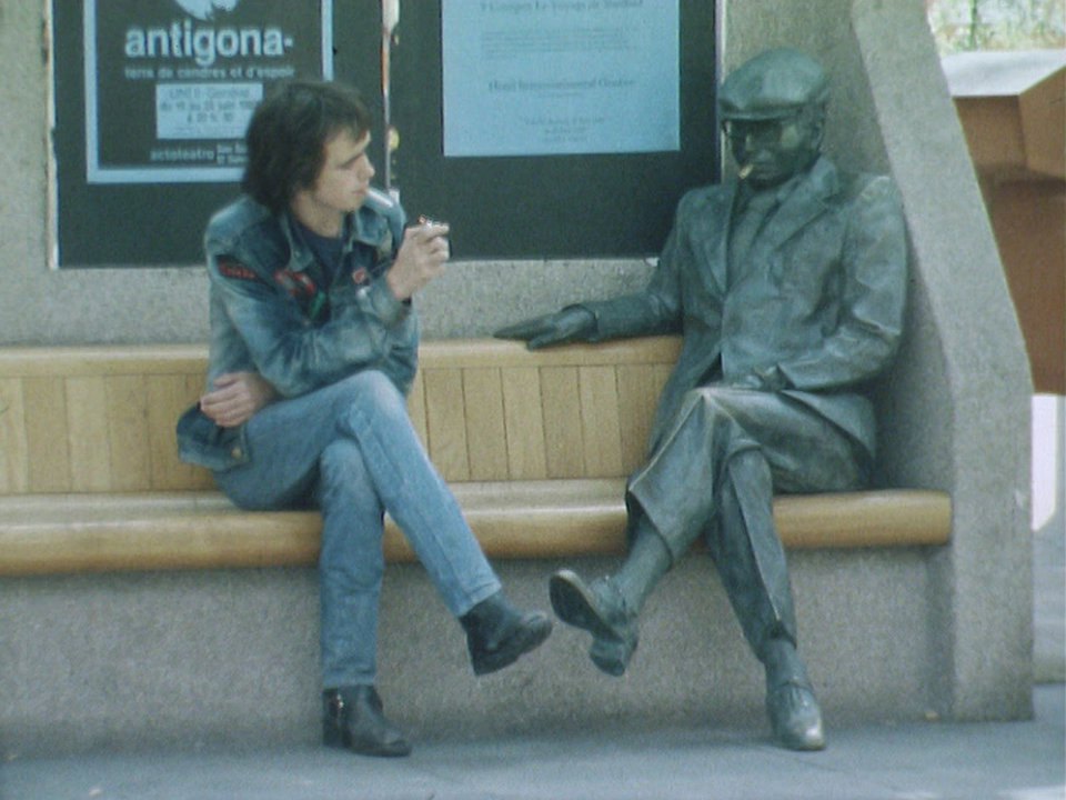 Les sculptures de Gérald Ducimetière à Plainpalais. [RTS]