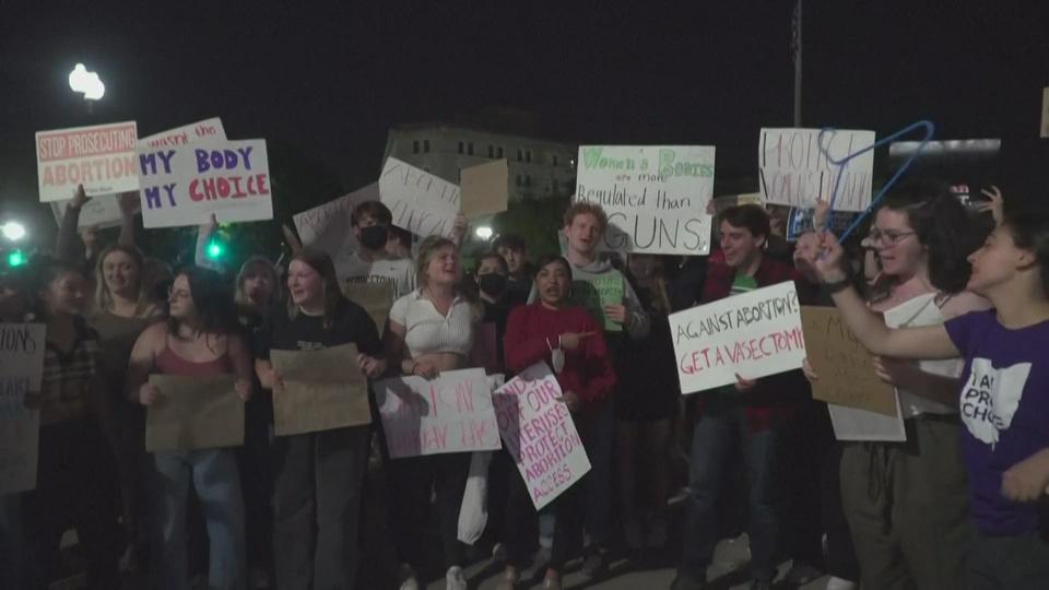 Des manifestations devant la Cour supreme americaine pour le droit