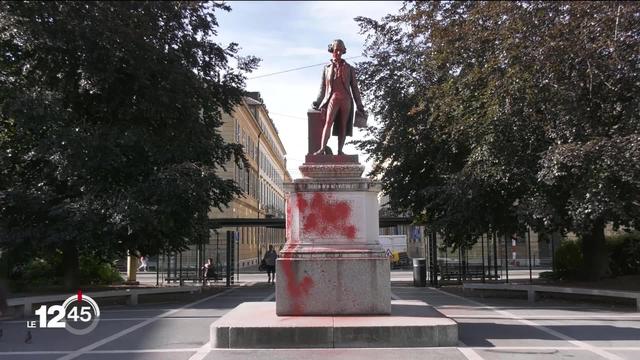 A Neuchâtel, la statue de David de Pury demeure. La ville s'engage pour mieux expliquer son passé colonial.