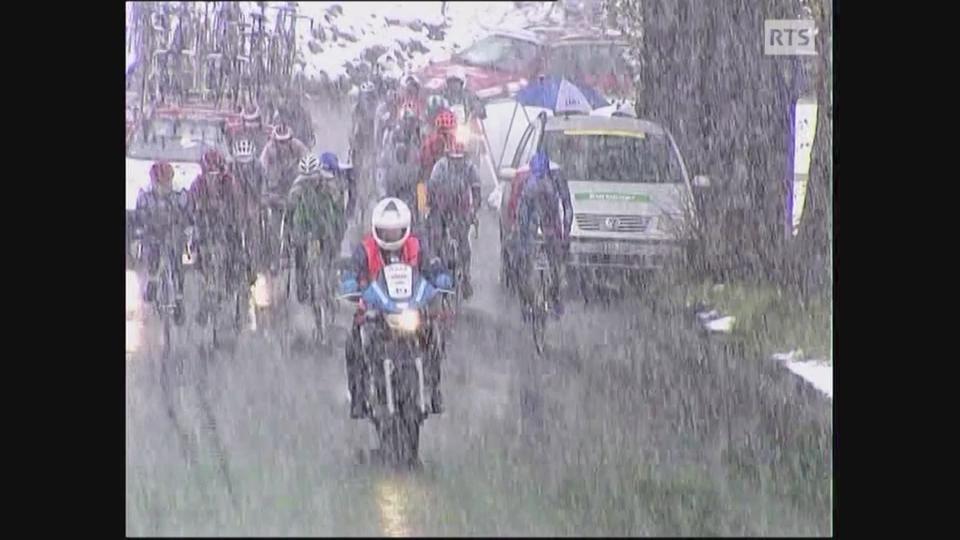 Tour de Romandie 2002: l'étape Sierre-Leysin se termine dans des conditions hivernales