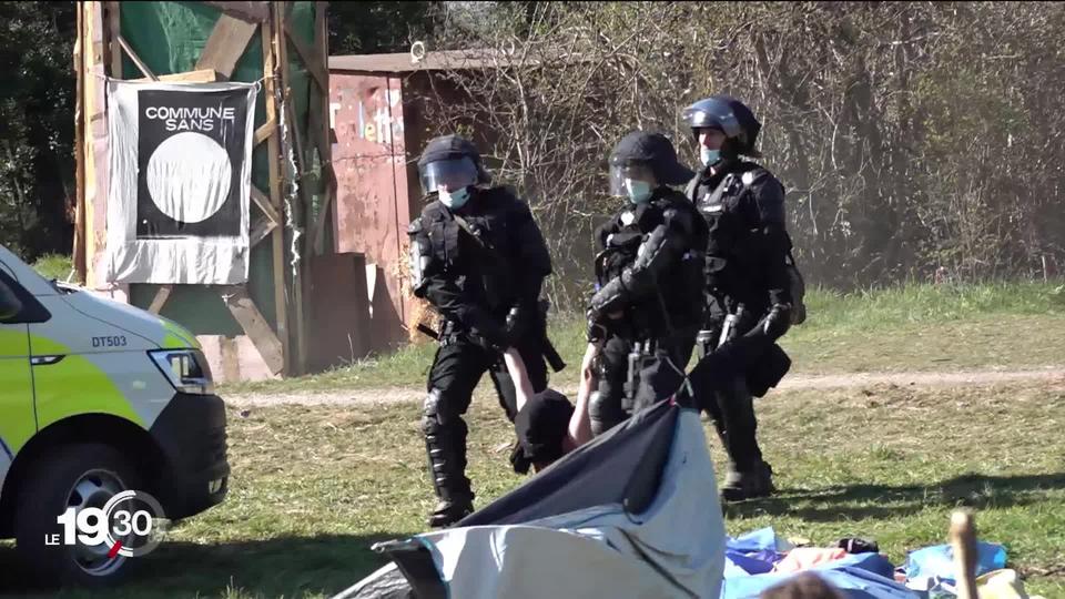 La police cantonale vaudoise a procédé à des fouilles à nu illicites à l'encontre de zadistes de la colline du Mormont.