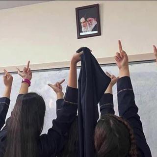 En Iran la vague de contestation gagne maintenant les écoles