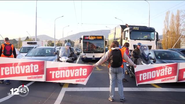 Les activistes de Renovate Switzerland ont provoqué la pagaille dans le trafic genevois pour alerter sur l'urgence climatique.