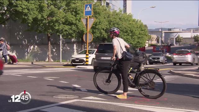 Les giratoires sont très dangereux pour les cyclistes. Pro Vélo mène une action de sensibilisation.