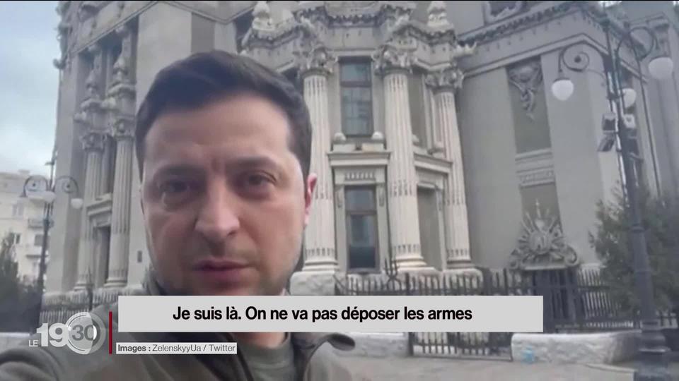 Le président ukrainien Volodymyr Zelensky assume son rôle de chef de guerre