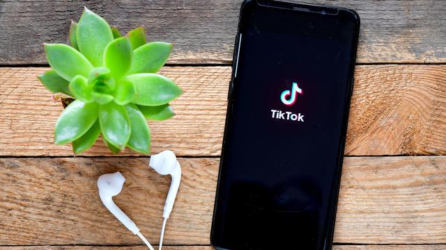 Tiktok Réseaux sociaux [Depositphotos - Roobcio]