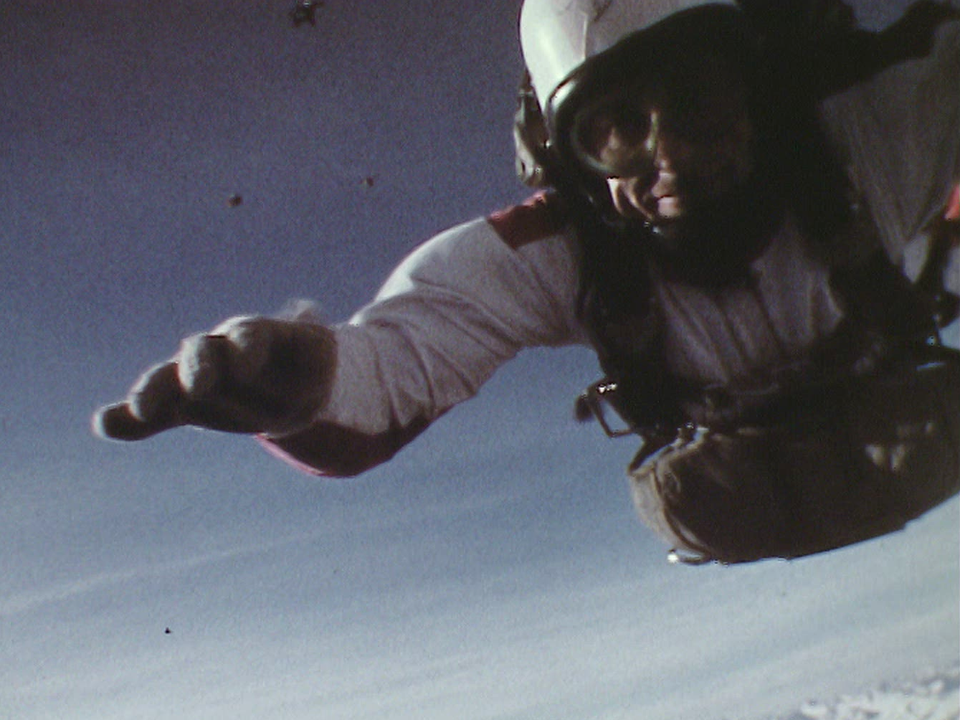 Ecole de parachutisme en Valais [RTS]