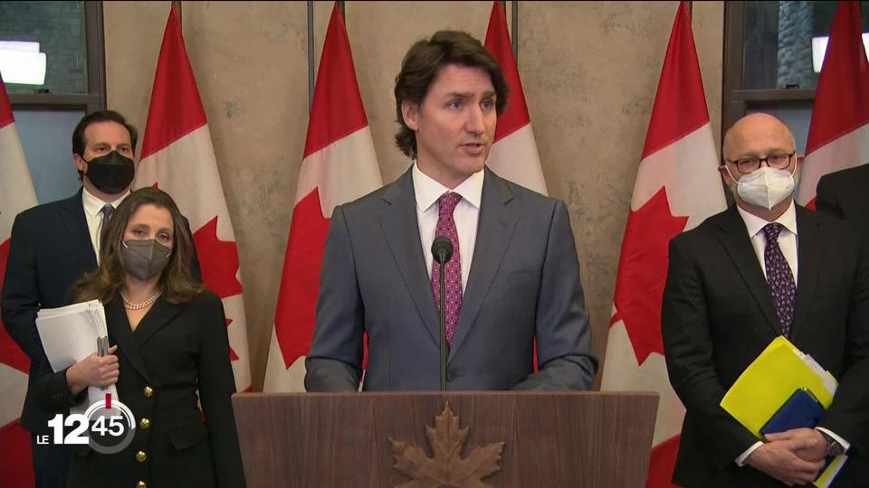 Au Canada, le Premier ministre Trudeau utilise les mesures d’urgence pour mettre fin aux blocages routiers