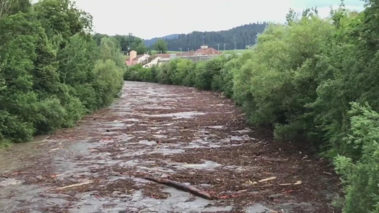En quelques secondes, une rivière entre en crue dans le canton de Berne