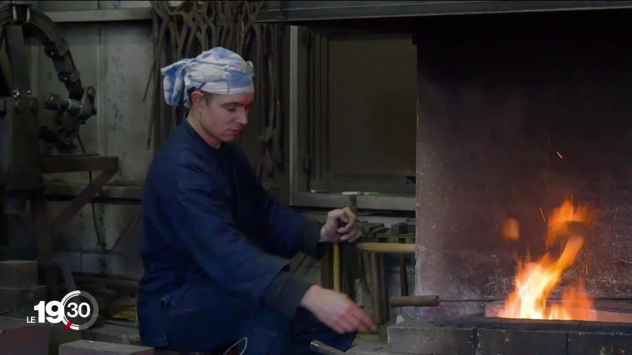 Au Japon, un Valaisan devient le premier étranger à suivre un apprentissage de forgeron de sabre traditionnel japonais