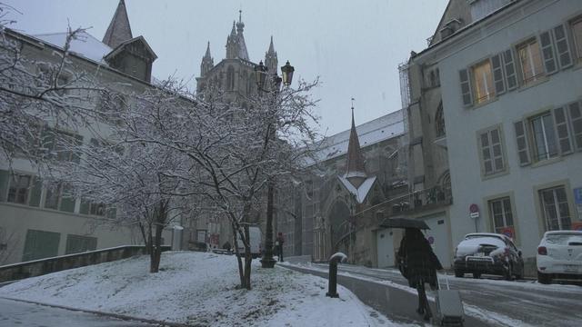 La neige tombe sur Lausanne