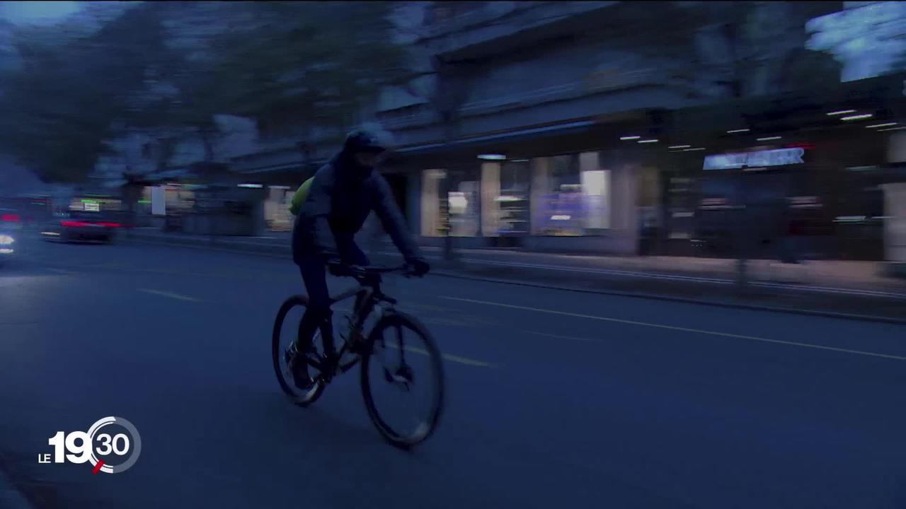 Près de la moitié des vélos et trottinettes circulent sans éclairage conforme en Suisse romande