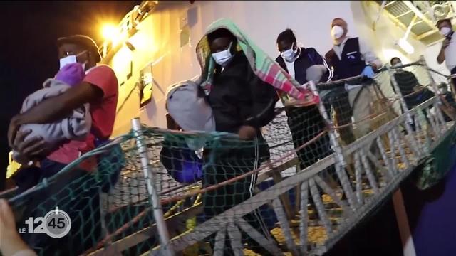 En Italie, 500 migrants ont pu débarquer au port de Catane en Sicile, mais 250 personnes ont l’interdiction de descendre