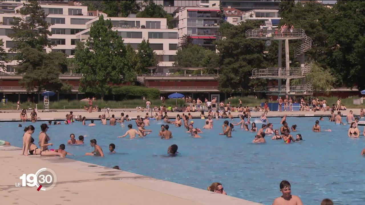 Le burkini est de retour cet été dans plusieurs piscines de Suisse romande, avec la controverse qui l'accompagne