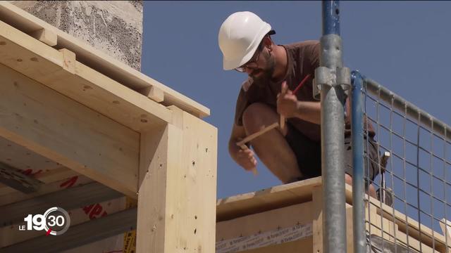 Les ouvriers de chantier sont particulièrement exposés à la canicule. Reportage à Genève, où les syndicats veillent au respect des mesures de protection