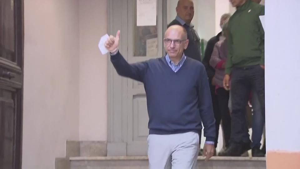 Enrico Letta vote en Italie