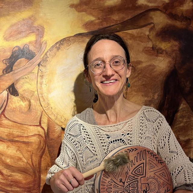 Sandrine Cornut, ethnologue et co-directrice du nouveau Musée lausannois d’Ethnographie et Chamanisme. [RTSreligion - Gabrielle Desarzens]
