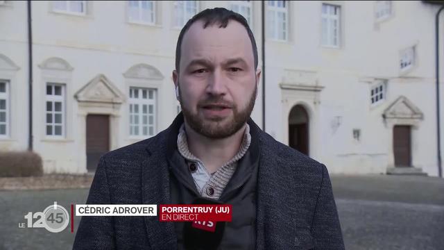 Une naturopathe est devant la justice jurassienne pour ses pratiques de médecine alternative. Cédric Adrover suit les audiences