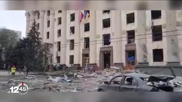 Plusieurs grandes villes d’Ukraine subissent des bombardements massifs. Kiev accuse Moscou de crimes de guerre