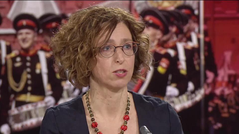 Pour Geneviève Piron, auteure et chercheuse en études russes, le Kremlin prépare le peuple à ce que la guerre dure