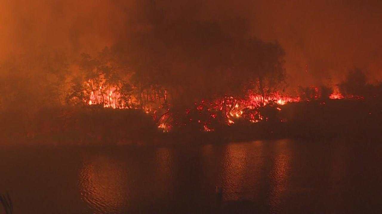 Le Portugal lutte contre les flammes dans le parc naturel de la Serra da Estrela