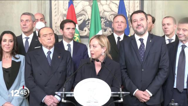 La nouvelle Première ministre italienne Giorgia Meloni et ses ministres ont prêté serment samedi au palais présidentiel du Quirinal à Rome