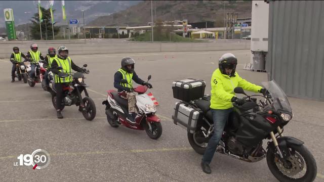 Les accidents de moto sont en hausse chez les jeunes. Les moniteurs d’auto-école réagissent