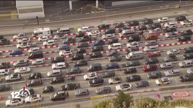 Port de Douvres: embouteillages monstres causés par le départ en vacances des touristes britanniques