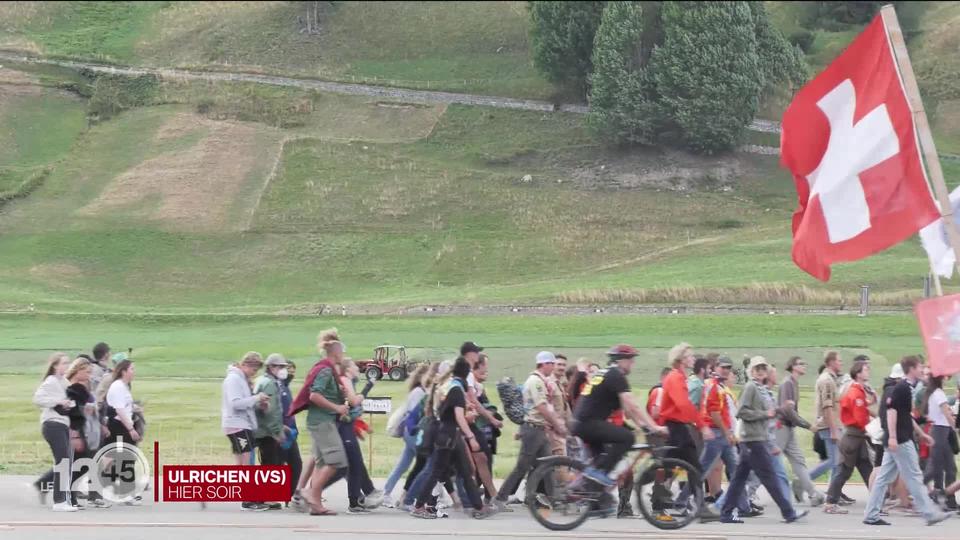 35'000 scouts ont célébré ensemble la fête nationale depuis le camp fédéral où ils sont réunis dans le Haut-Valais.