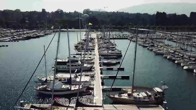 Métamorphose des rives du lac à Genève. Nouvelles plages, mais aussi nouveau port, le plus grand du lac Léman