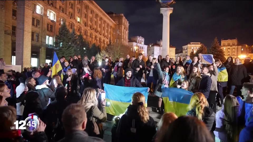 L’armée ukrainienne a repris la ville de Kherson, sous le contrôle des Russes depuis le début de la guerre. Scènes de liesse à Kiev