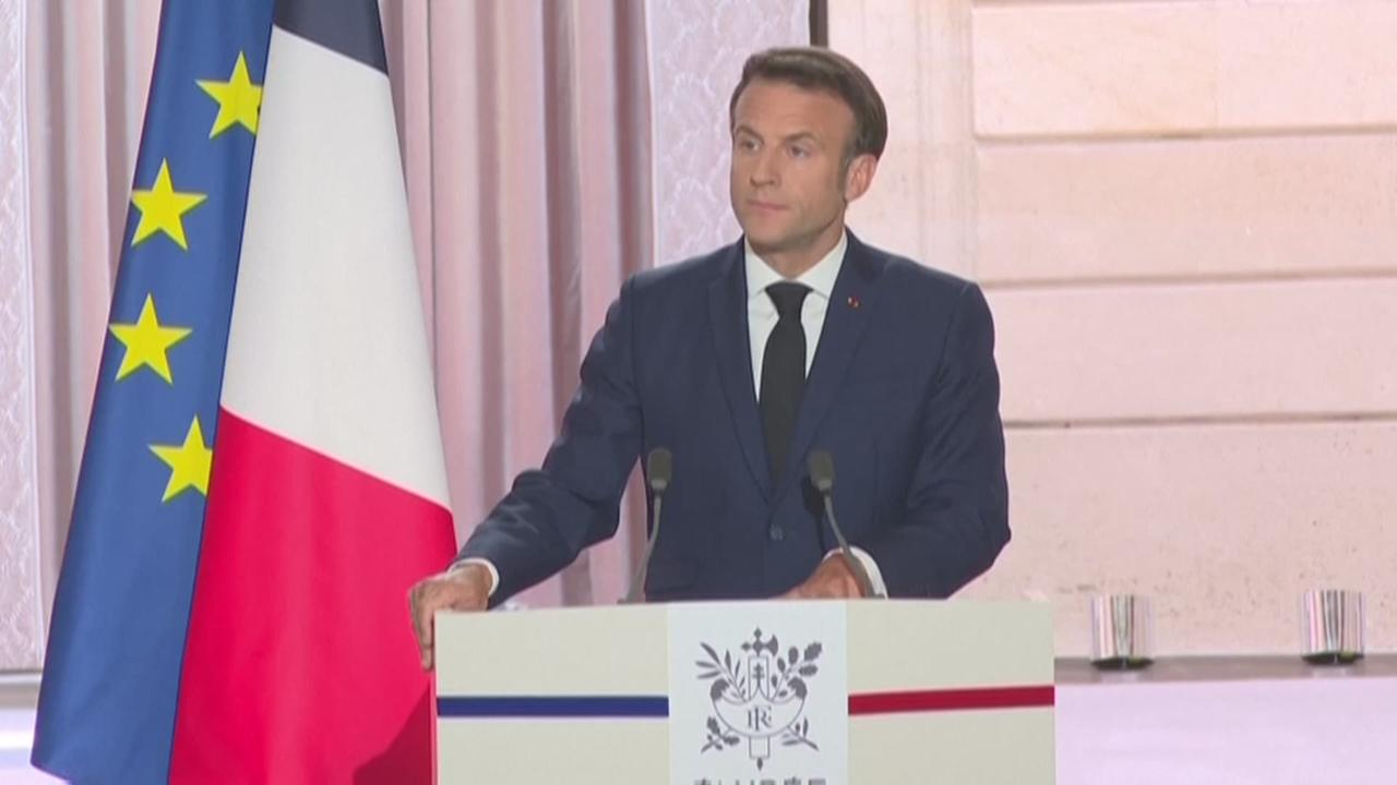 Le président français Emmanuel Macron investi au palais de l'Elysée