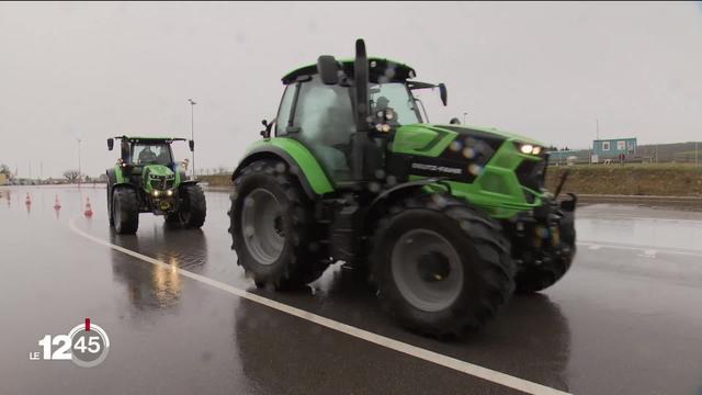 Le secteur agricole organise pour la première fois en Romandie des cours de perfectionnement à la conduite d'engins agricoles